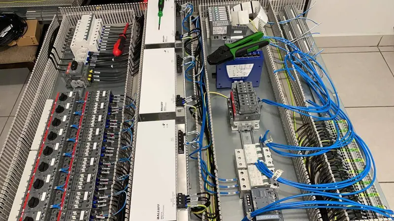 Diseño Eléctrico con EPLAN y Ensamblaje de Tableros de Control